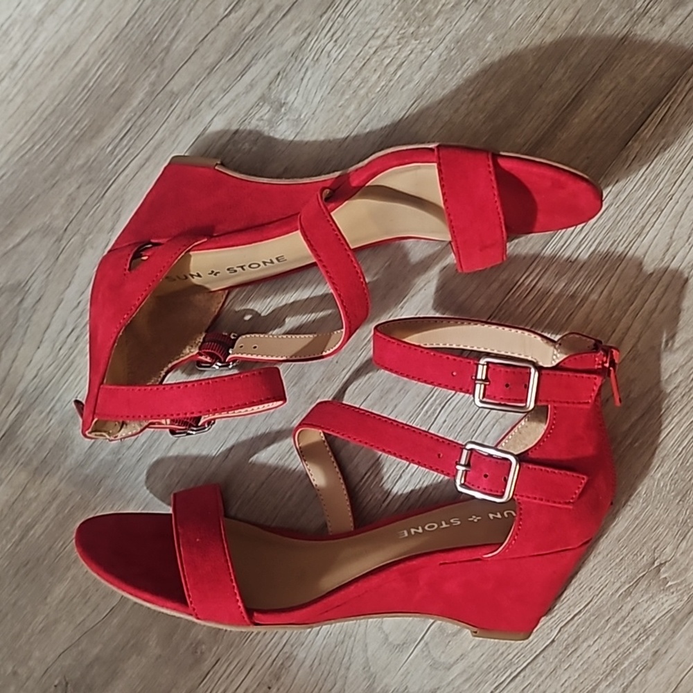 ✨️❤️Beautiful Sun + Stone Red Buckle & Zip Back Wedge Heels Size 5.5 - Picture 5 of 16